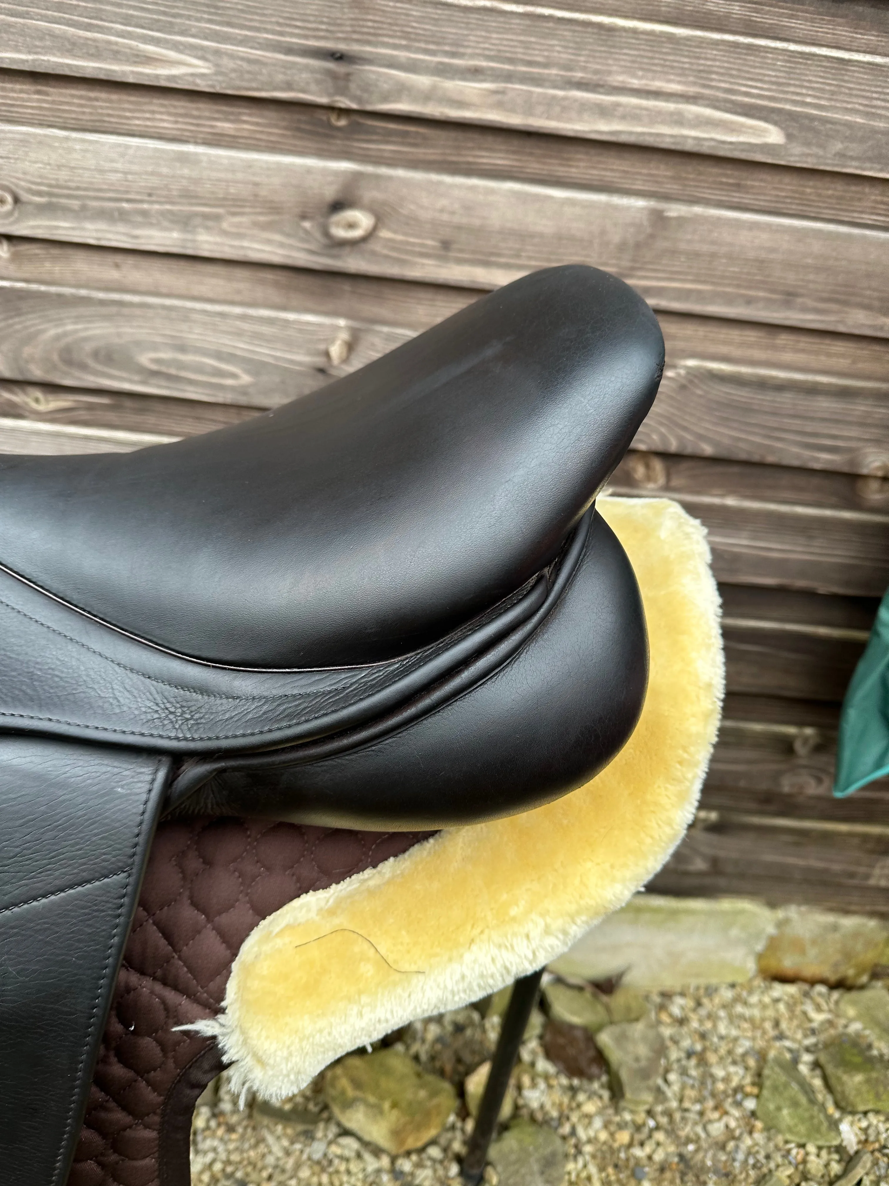 18” Optimus Jump Brown Changeable gullet saddle  Wide gullet