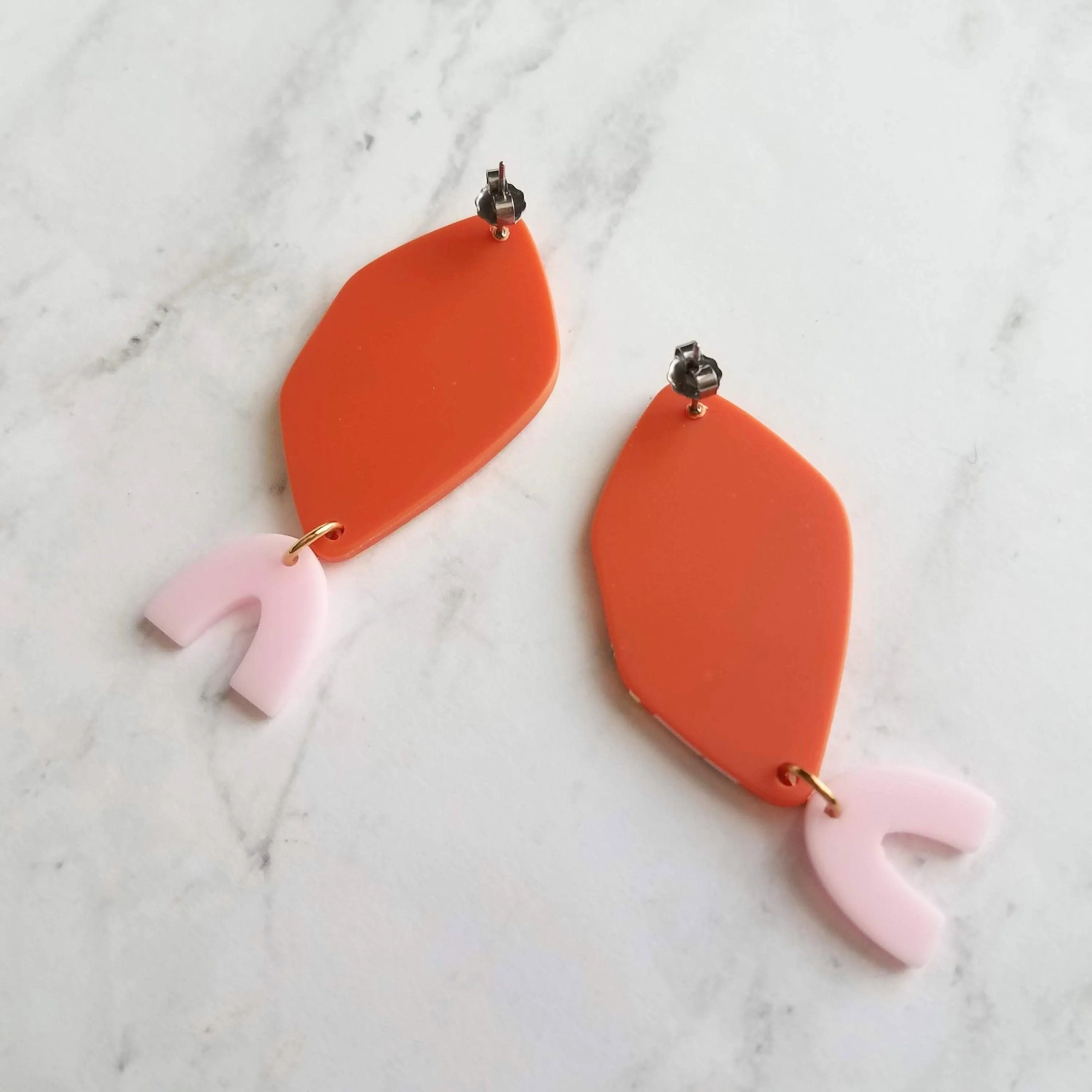 80s Bright Color Large Earrings, tropical flower earring, abstract design earring, pink orange tropical color, 2.5 in long thick lightweight