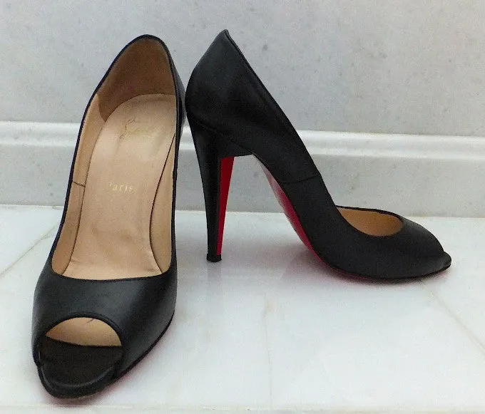 Authentic Christian Louboutin Black Leather Pump Sz 39