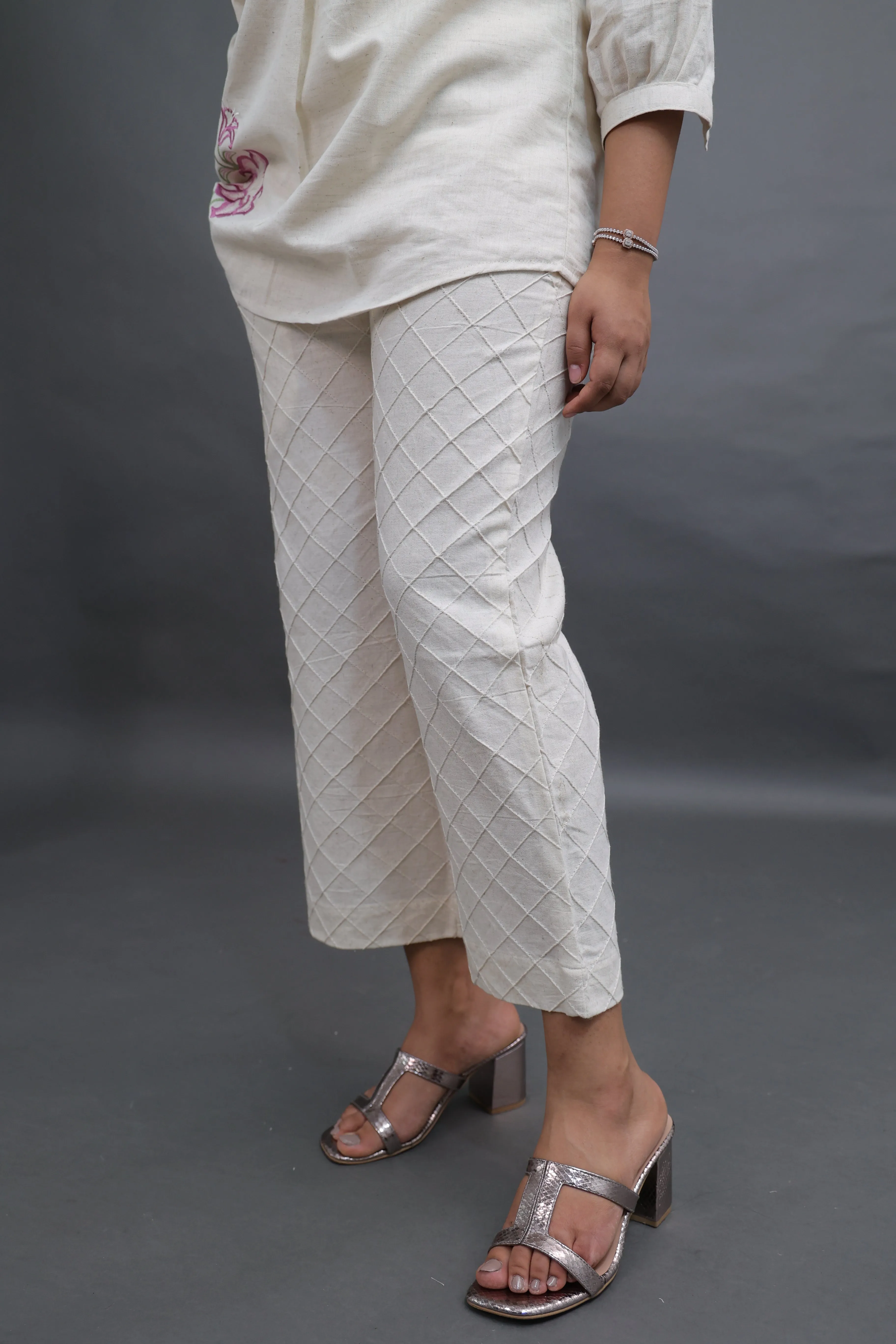 Cream Straight Pant In Cotton