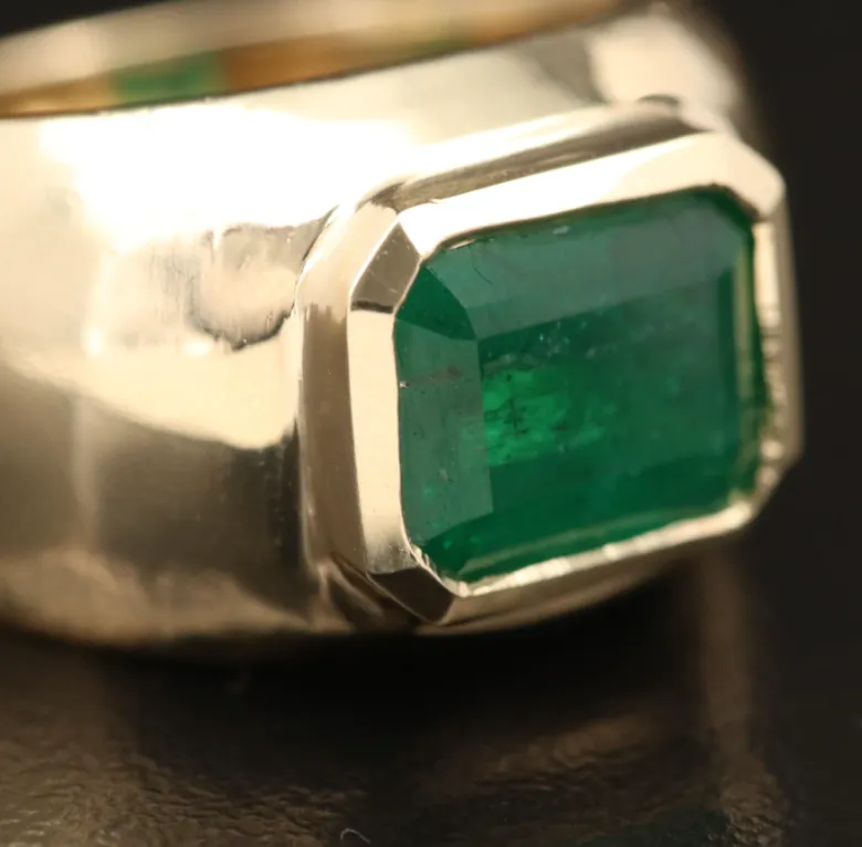 EMERALD DOME RING
