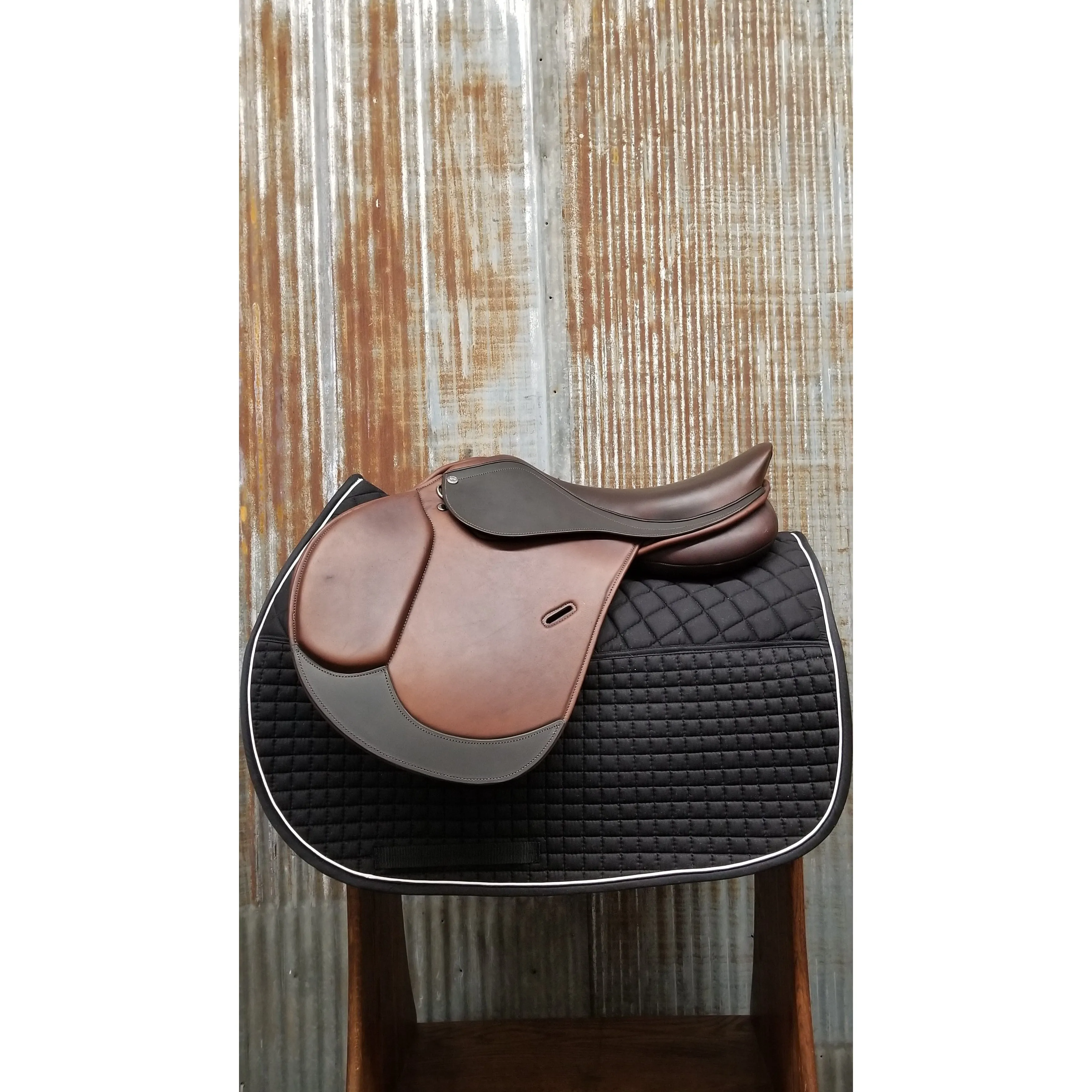 Royal Highness 19" Arora Jumping Saddle