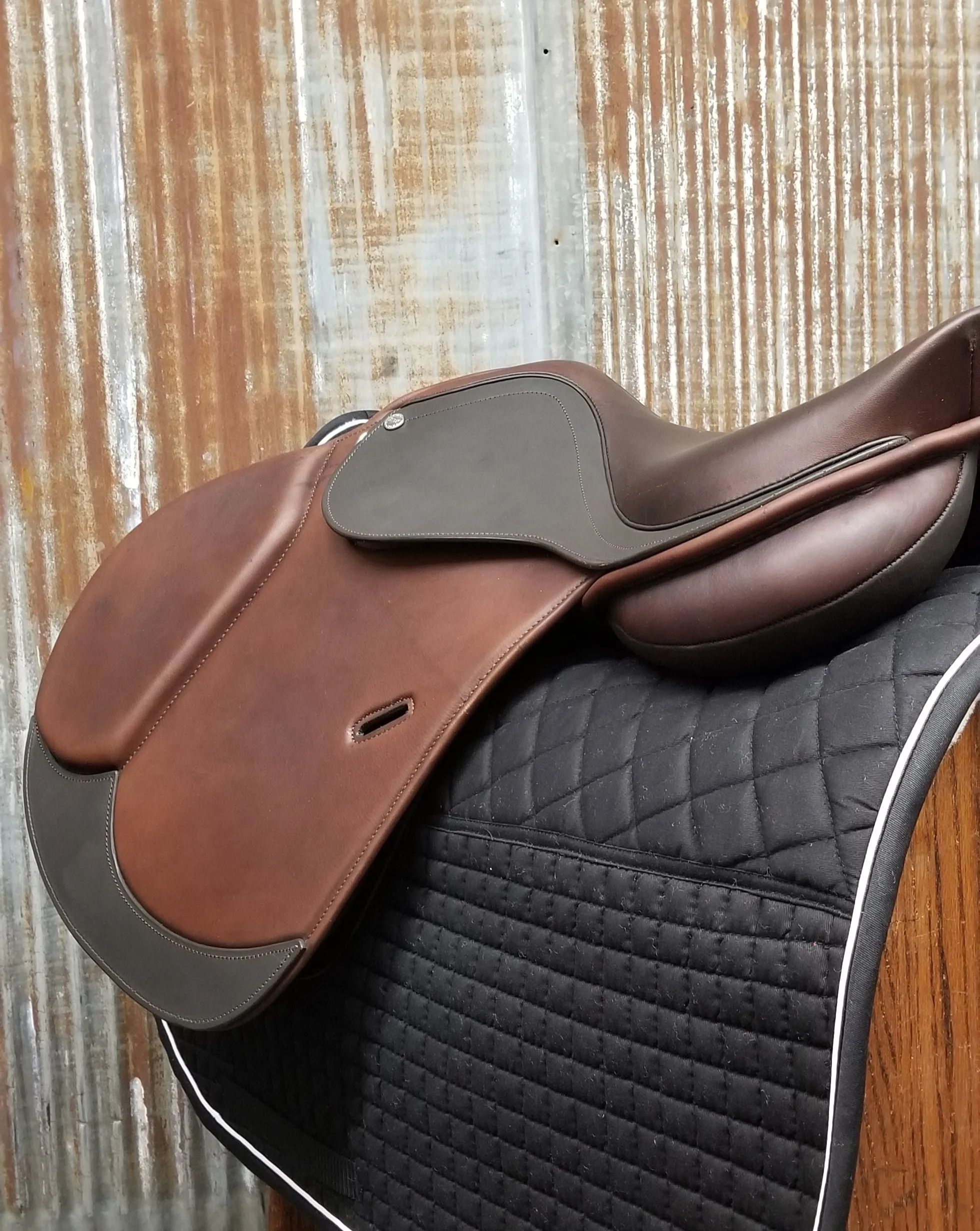 Royal Highness 19" Arora Jumping Saddle