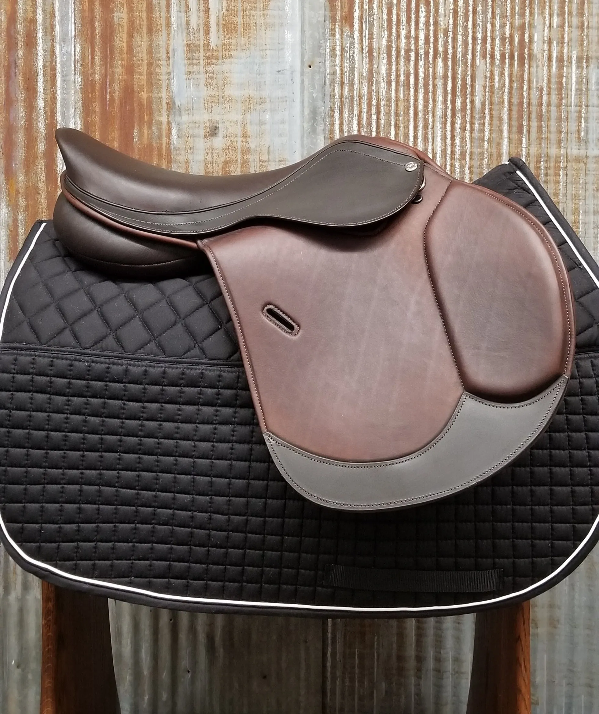 Royal Highness 19" Arora Jumping Saddle