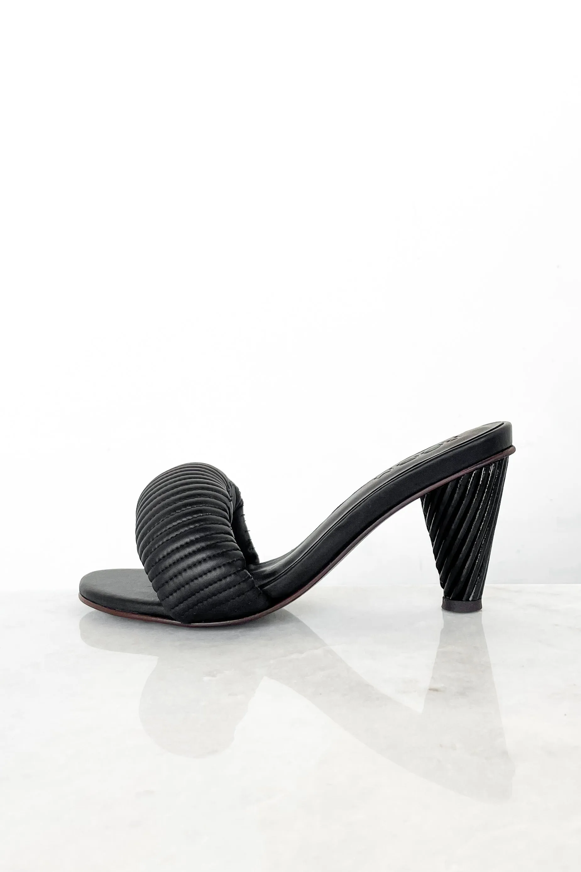 Settee Heel