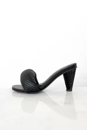 Settee Heel