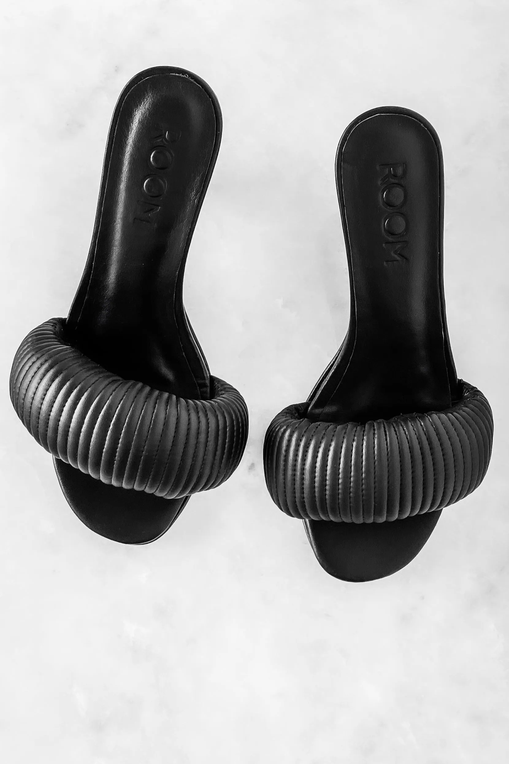 Settee Heel