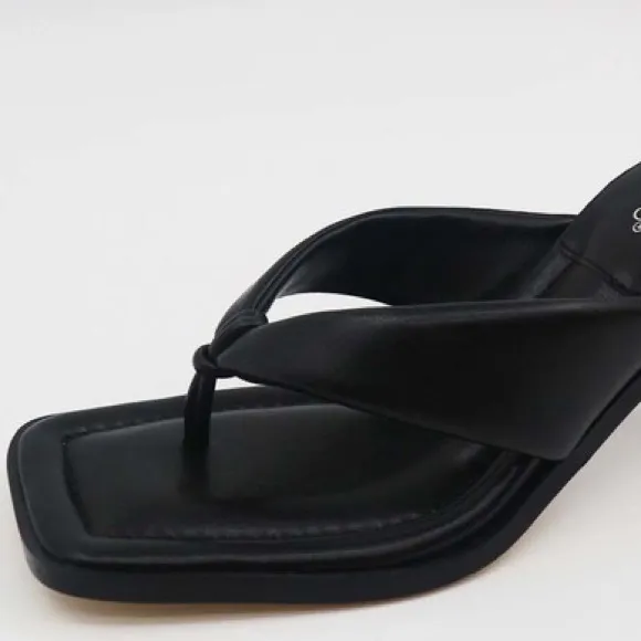 Size 10 Bamboo REVIVE Black Open Toe Thong Sandal Trend Heel