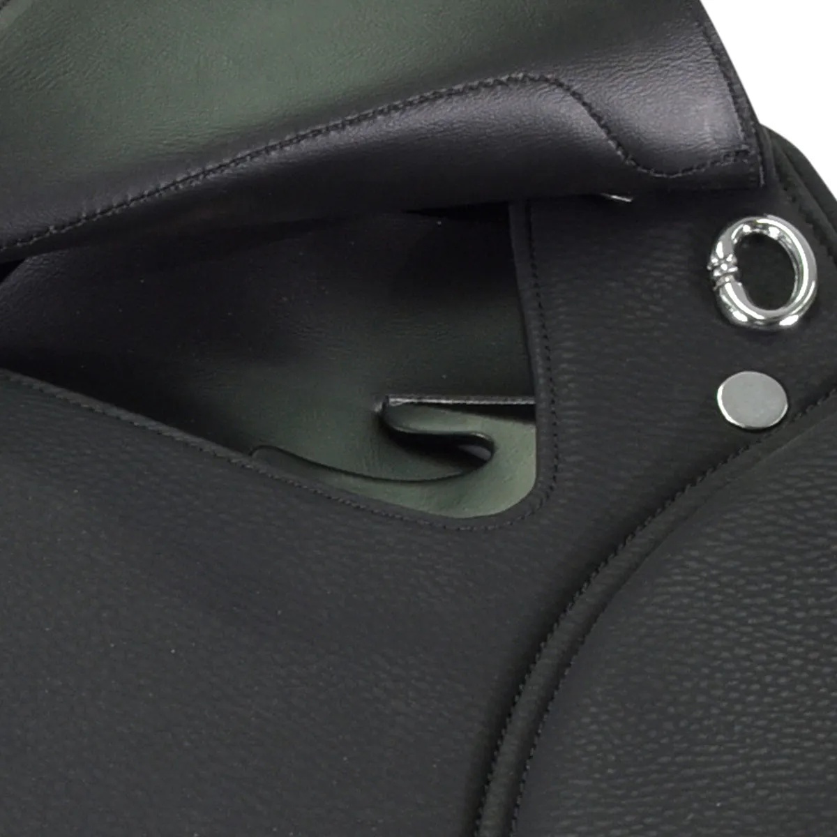 Status E2 Close Contact Saddle