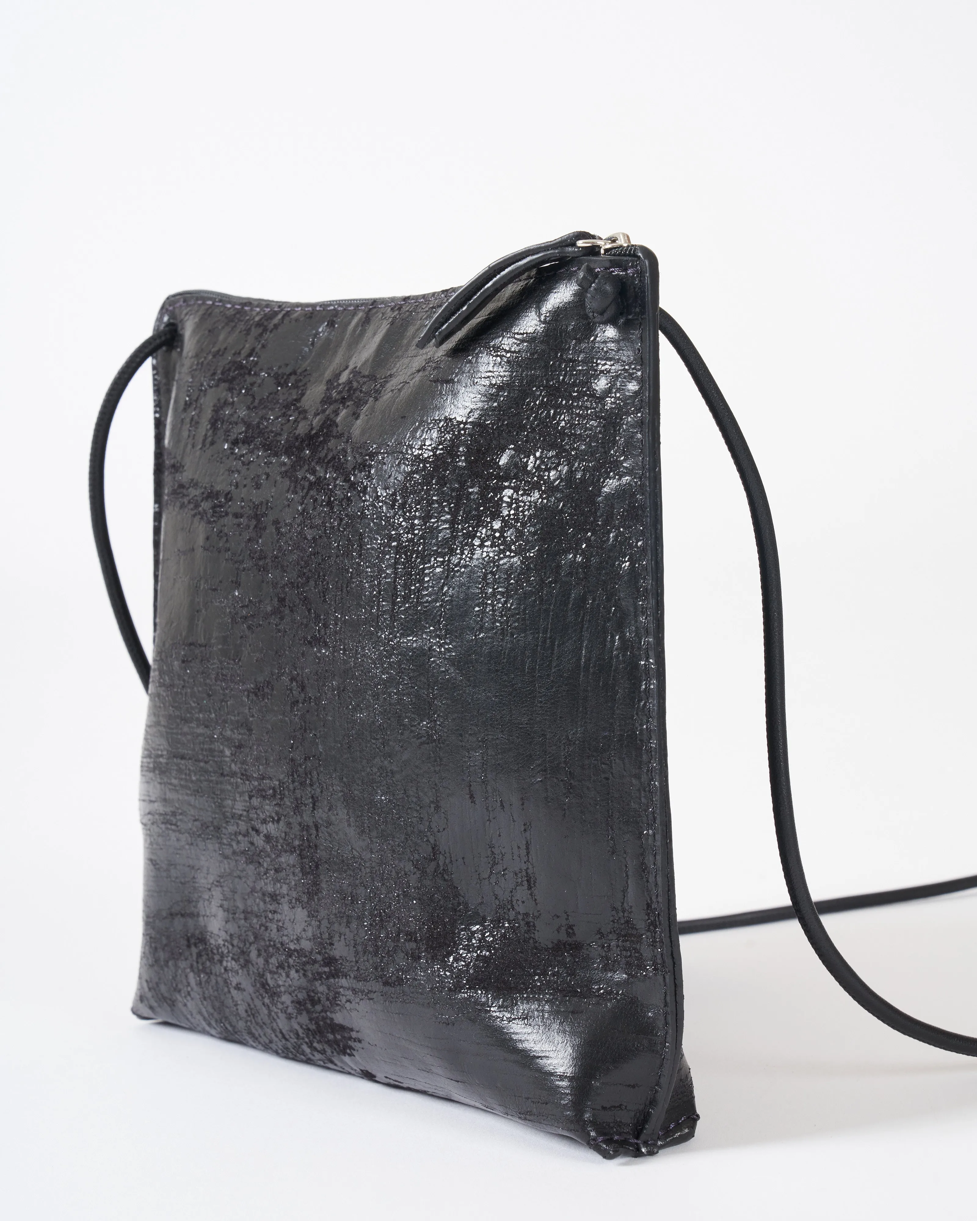 strappy pouch - cross hatch
